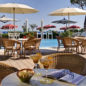3* Szálloda Ruhl Beach Hotel & Suites